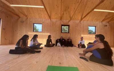 EN MEDITACIÓN EN EL DOJO EN CHILOÉ INVITADA POR SRA. BERTA Y PAOLA